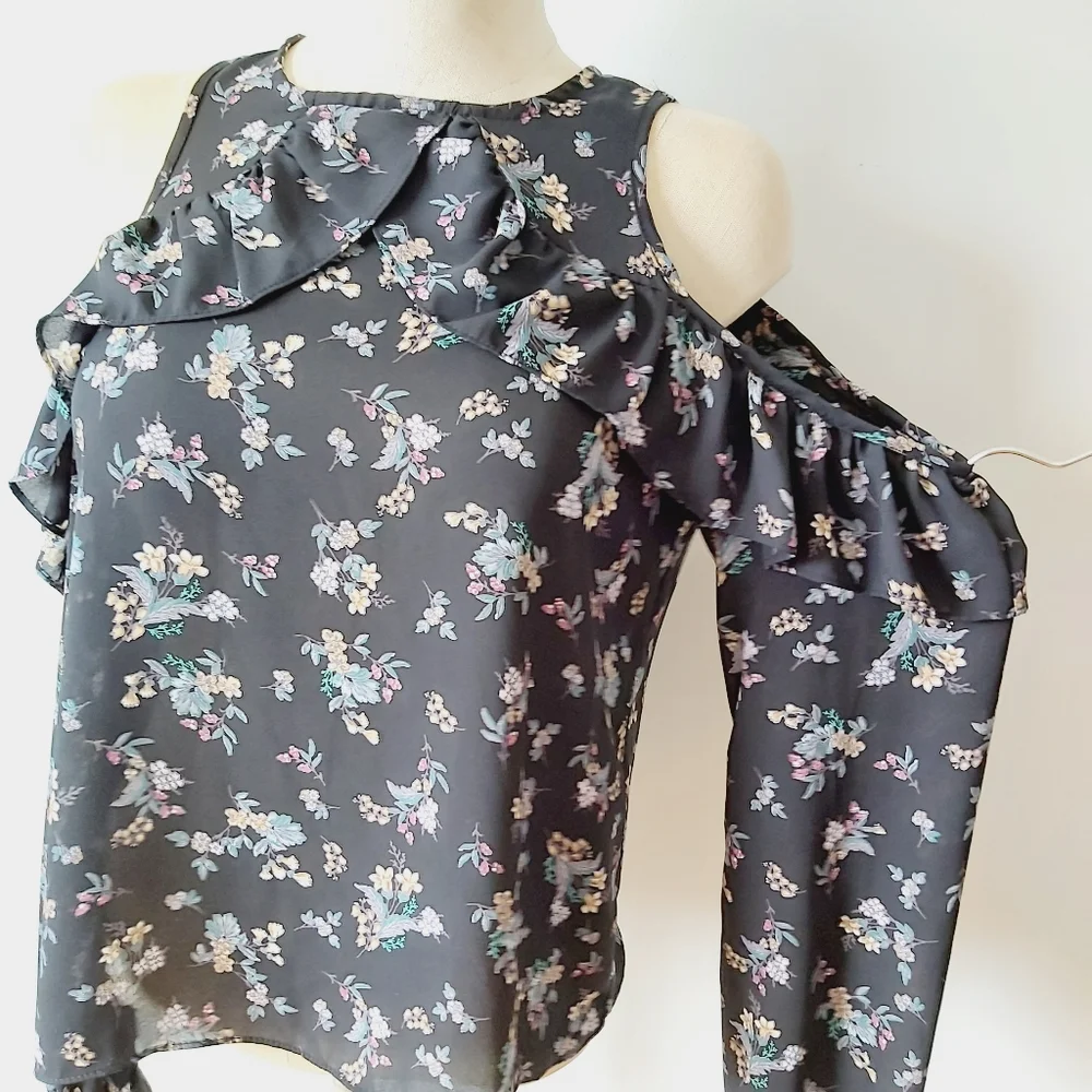 ✨Floral Nordstrom Cold Shoulder Top - Picture 8 of 15